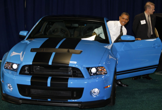 Prezident Obama si do Washingtonu pozval „eko” auta, většinu času ale strávil v Mustangu a Corvette
