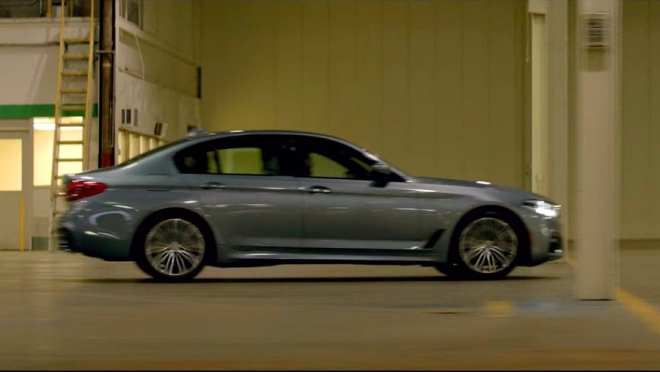 Filmy BMW jsou definitivně zpátky, v hlavní roli je vážně nová řada 5 (video)