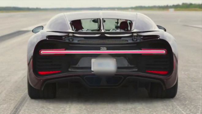 Bugatti Chiron ukázalo, na jakou rychlost se rozjede na dráze dlouhé jen 1,6 km