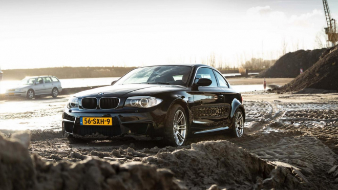 75letý penzista popírá předsudky, jedno z nejostřejších BMW si užívá i v bahně