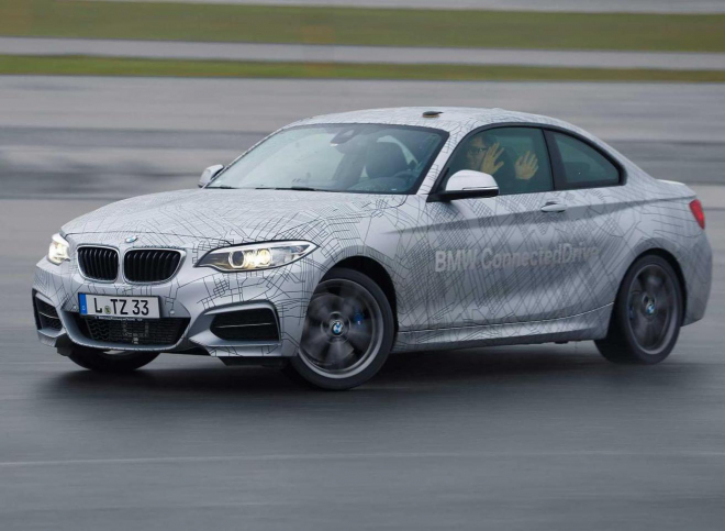 BMW ActiveAssist: bavorský autopilot představen, sám umí i driftovat