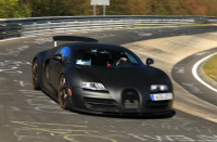 Bugatti Chiron: nástupce Veyronu už trénuje na Ringu, zatím v hávu předchůdce (video)