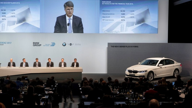 BMW neubírá, pro další dva roky ohlásilo 40 novinek. Cílem útoku je Mercedes