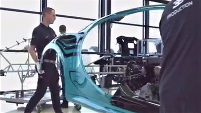 Bugatti oficiálně ukázalo jeden z nejkontroverzněji stylizovaných Chironů