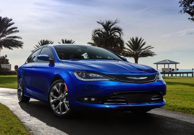 Chrysler 200 2015 oficiálně: jízdně se chce vyrovnat evropské konkurenci