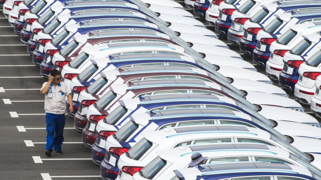 Bašta odbytu většiny automobilek se dále hroutí, problémy se ve spirále vrátí i k nám