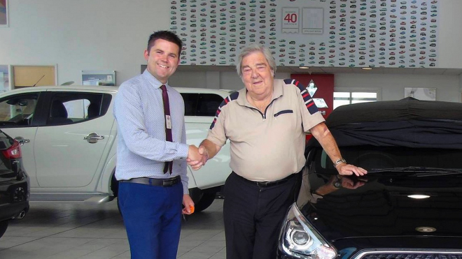 Tenhle muž si během 38 let koupil 14 aut jediné značky. Z pochopitelného důvodu