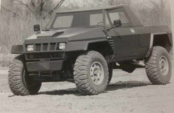 Chrysler v 80. letech postavil vlastní Humvee, ve vládní soutěži však nezvítězil