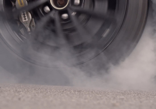 Cadillac ATS-V Coupe v burnoutu hned na první upoutávce, co má pod kapotou? (video)