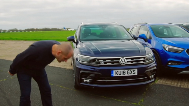 Moderátor Top Gearu za 4 minuty zhodnotil desítky aut na trhu, servítky si nebral