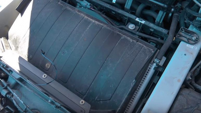 Podívejte se, co se skrývá pod podlahou předního „kufru” Tesly Model X
