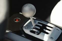 Bugatti nebude trhat partu, nabídne auto s ručním řazením a motorem V16. A &bdquo;nenafejkuje&rdquo; ho jako Ferrari