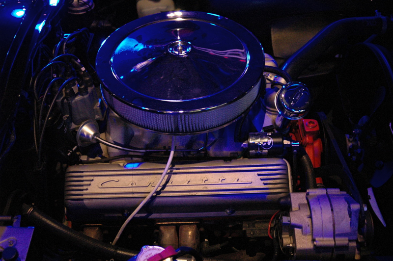 Fotoreportáž: Americká klasika a Top Cars Girls - 2 - chevrolet_impala_vs_corvette_sting_ray_topcarsfoto_2009_04