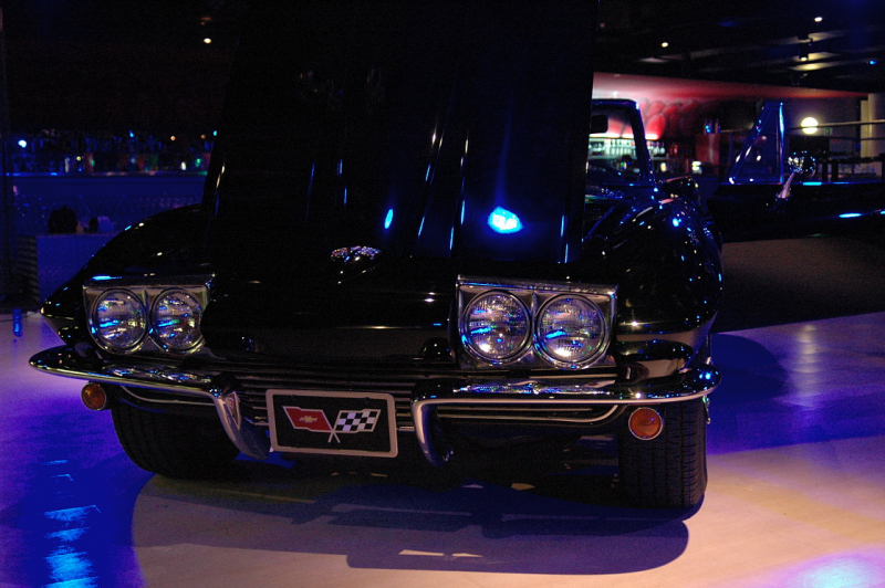 Fotoreportáž: Americká klasika a Top Cars Girls - 5 - chevrolet_impala_vs_corvette_sting_ray_topcarsfoto_2009_06