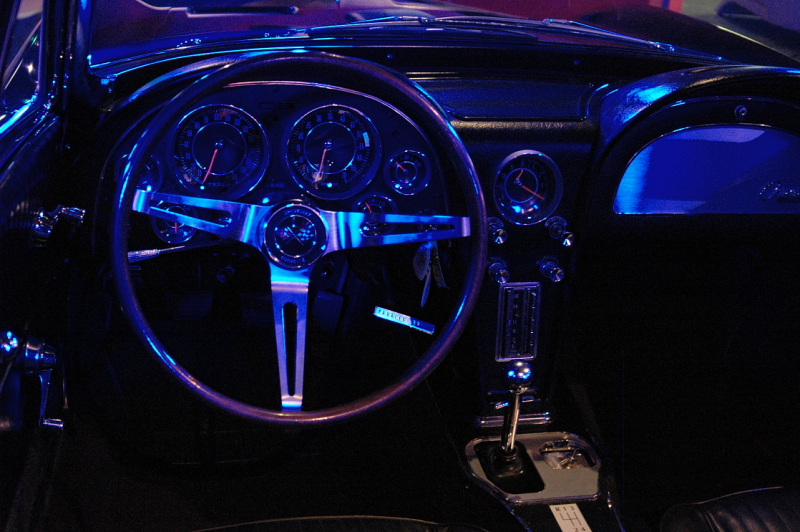 Fotoreportáž: Americká klasika a Top Cars Girls - 6 - chevrolet_impala_vs_corvette_sting_ray_topcarsfoto_2009_08