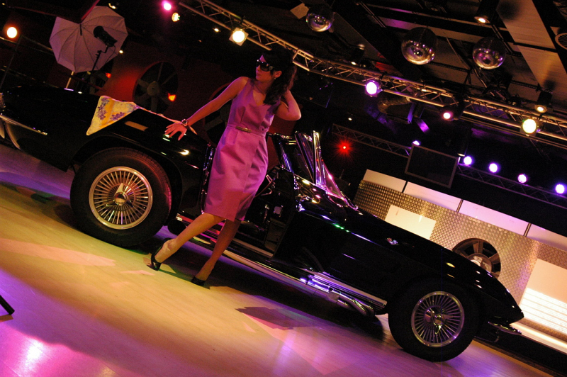 Fotoreportáž: Americká klasika a Top Cars Girls - 10 - chevrolet_impala_vs_corvette_sting_ray_topcarsfoto_2009_12