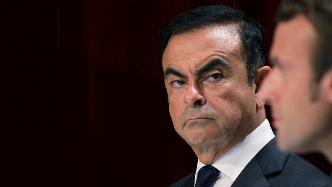 O pád šéfa Renaultu a Nissanu se nepřímo postaral současný francouzský prezident