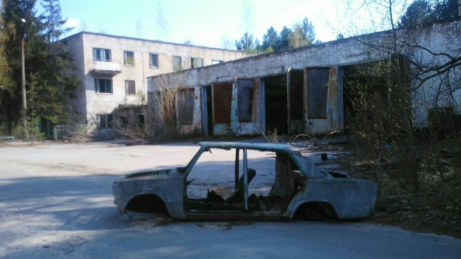 V Černobylu stále stojí auta opuštěná v roce 1986, rozpadají se na atomy
