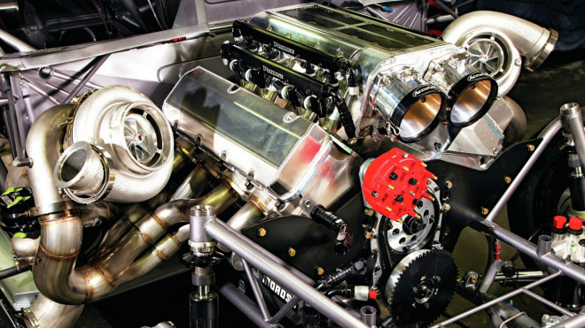 Fanda postavil silniční auto s 3 000 koňmi. 0-400 km/h udělá za 6 s, teď je na prodej