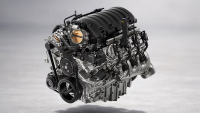 Tohle auto mělo během pár let přejít jen na elektropohon, teď místo toho dostalo dva nové motory V8, diesel, benzin 2,7 a dál nic