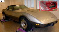 Našla se nikdy nejetá Corvette C3, 38 let stála v garáži s 6,6 km. Může být vaše