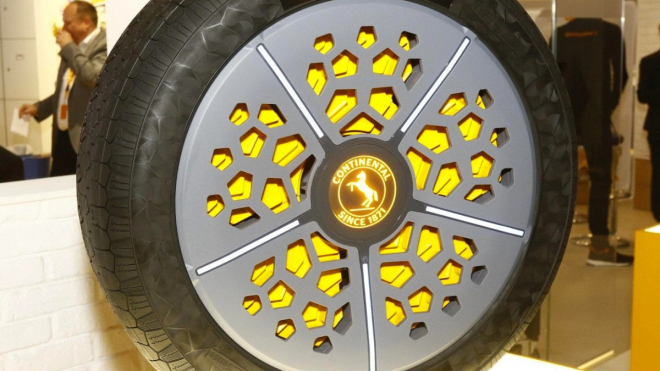 Němci ukázali revoluční pneu. „Přezuje” se na letní, zimní, dokonce i podzimní a jarní