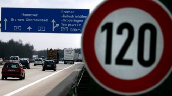 Zákazy dieselů už Němcům nestačí, nyní chtějí plošný rychlostní limit na dálnicích