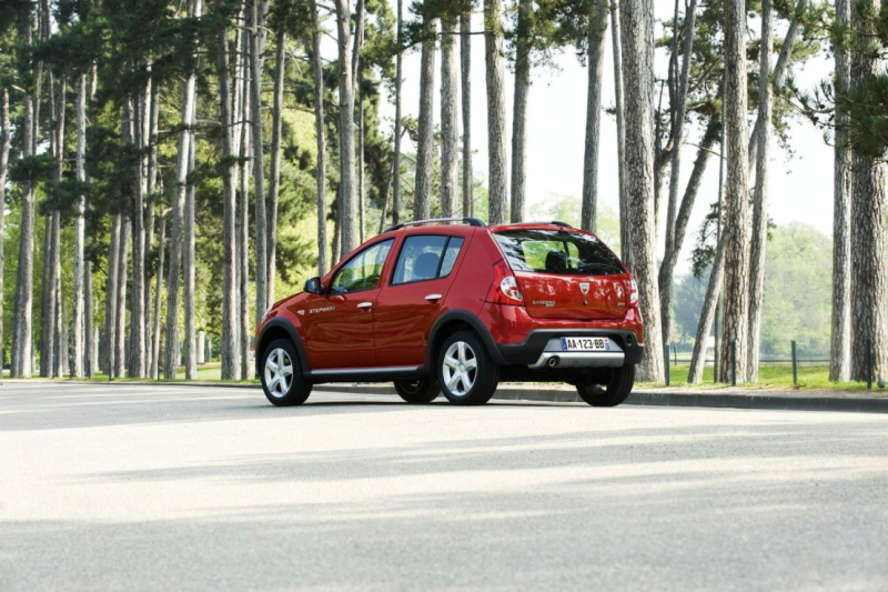 Dacia Sandero Stepway: dostupné SUV míří do Evropy - 10 - dacia_sandero_stepway_2009_21