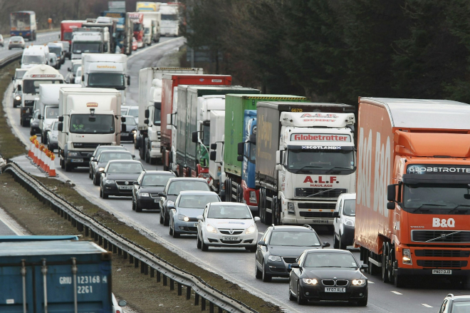 Britové chtějí do roku 2040 zakázat benziny i diesely, povolí jen elektromobily
