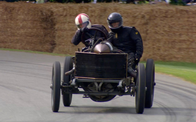 Brát bokem 110 let staré auto s motorem 25,4 V8 je nejmužnější forma driftingu (video)