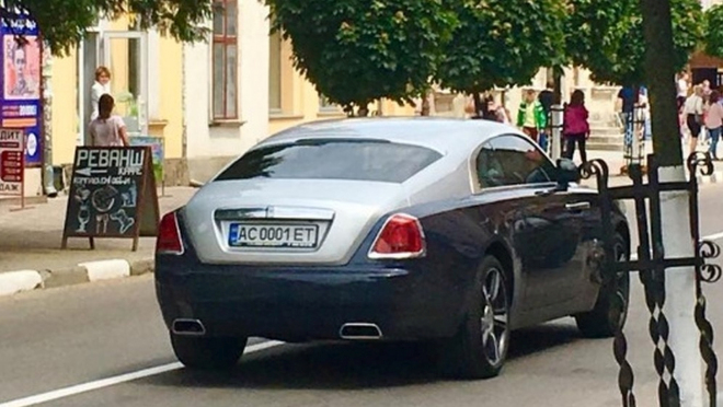 74letá důchodkyně si koupila Rolls-Royce a vzbudila podezření. Policie zjistila, co za tím stojí