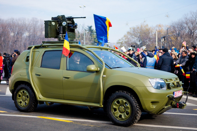 Dacia Duster Army: speciál dostal pancíř, naviják i kulomet