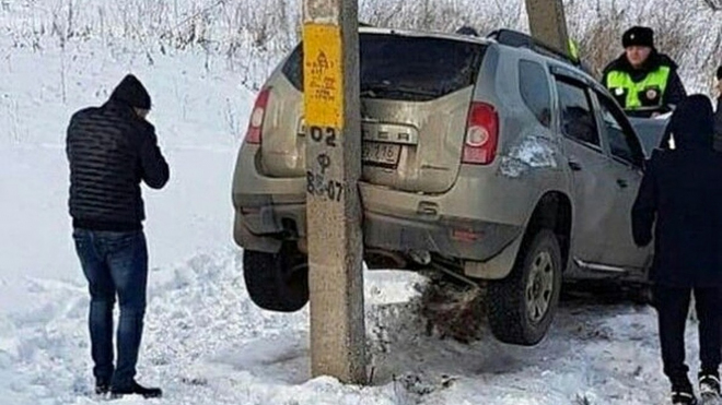 Rus v Dacii Duster dokázal „zaparkovat” mezi sloupy vzdálené méně, než měří samo auto
