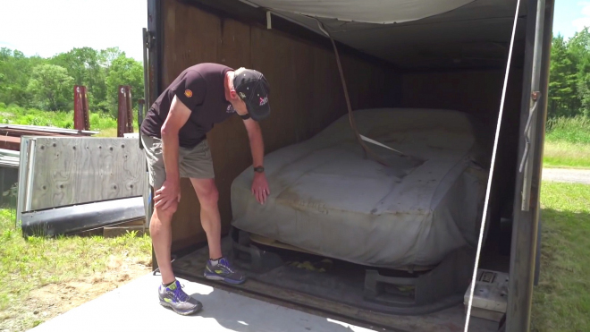 V opuštěném přívěsu našli po 35 letech italský sporťák s pozoruhodnou historií