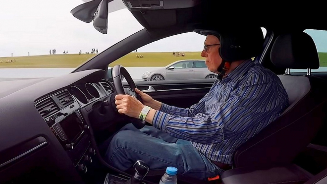 75letý „děda” s Golfem vyrazil na sprinty. A mladíci ve sporťácích se nestačili divit