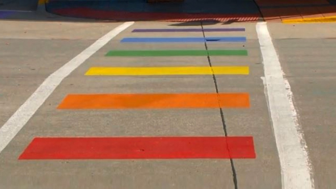 V Americkém městě začali používat nové značení přechodů, ministerstvo je ostře proti