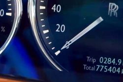 Někdo najel s moderním Rolls-Roycem 775 tisíc km, má pořád původní motor i převodovku. A dál jezdí jako o závod