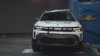 Šéf Euro NCAP kárá Dacie za to, že nemají pět hvězd. Firma ale říká, že na ně kašle schválně, nechce lidem cpát drahé nefunkční nesmysly