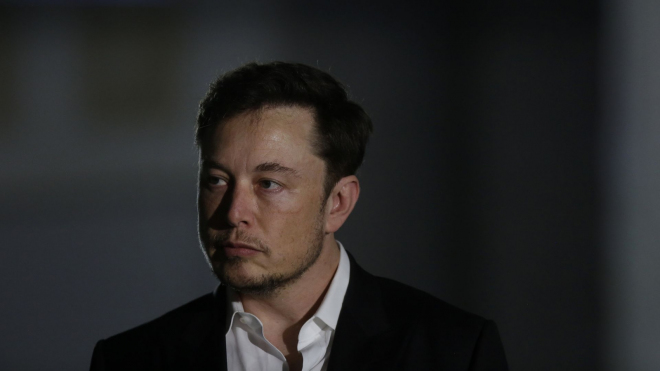 Musk se zmínkami o stažení Tesly z burzy možná přepočítal, vrací se mu i s úroky