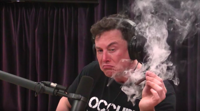 Elon Musk kouřil „trávu” během živého vysílání. Vyvolalo to nečekanou reakci