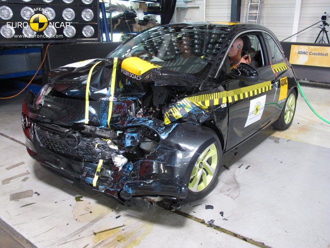 Crash testy: Mazda 6, Lexus IS, Space Star i Toyota Corolla pokořily Opel Adam