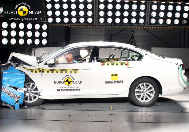 Crash testy: nový VW Passat, premiéra Porsche i propadák Dacie Logan MCV