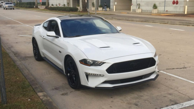 Ford Mustang 2018 poprvé nafocen na ulici, dělá tu lepší dojem?