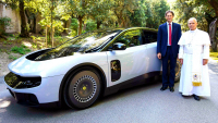 Italové se stydí za nejnovější Ferrari. &bdquo;Je ošklivé a trapné. Kdyby aspoň jednu věc udělali správně,&rdquo; zní skoro unisono