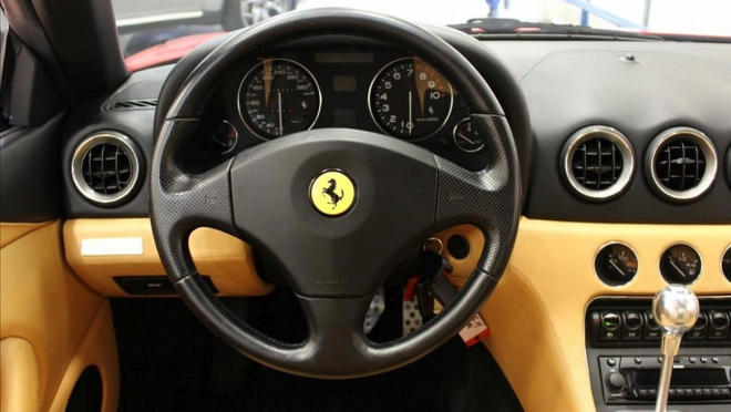Čech po 17 letech prodává své Ferrari, každý km ho stál 238 Kč jen na ztrátě hodnoty
