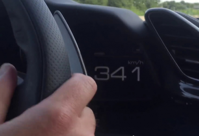 Ferrari 488 GTB se na Autobahnu rozjelo na 341 km/h jako nic (video)