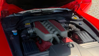 Toto je dnes nejlevnější moderní Ferrari s motorem V12. A je krásné, červené, jen se trochu projelo
