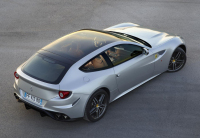 Ferrari FF 2013: čtyřmístné Ferrari bude k mání i s panoramatickou střechou