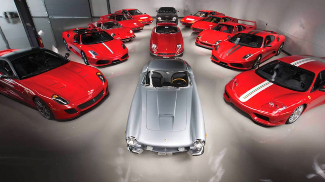 Někdo poslal do prodeje celou sbírku 13 úžasných Ferrari. Stát může i půl miliardy