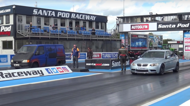 Majitel BMW M3 vyzval na sprint orezlý starý Transit, mohl jen litovat